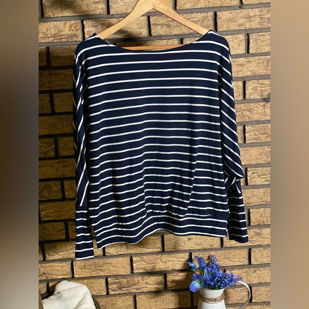 Reb in J blue and white striped top‎
